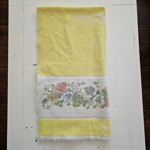 Vintage JCPenney Yellow Floral Bath Towel with Fringe 60s/70s Retro Cottage Core